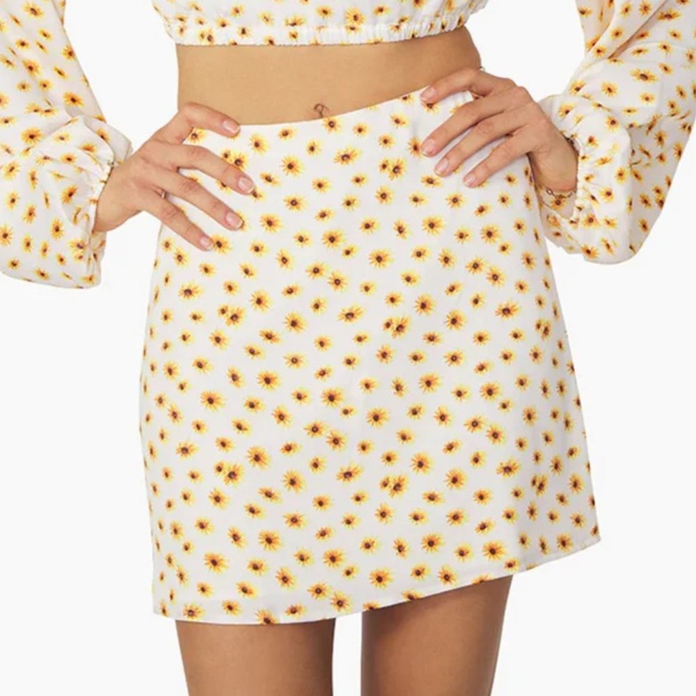 WeWoreWhat NWT Mini Slip Skirt in Ditsy Daisies size Small